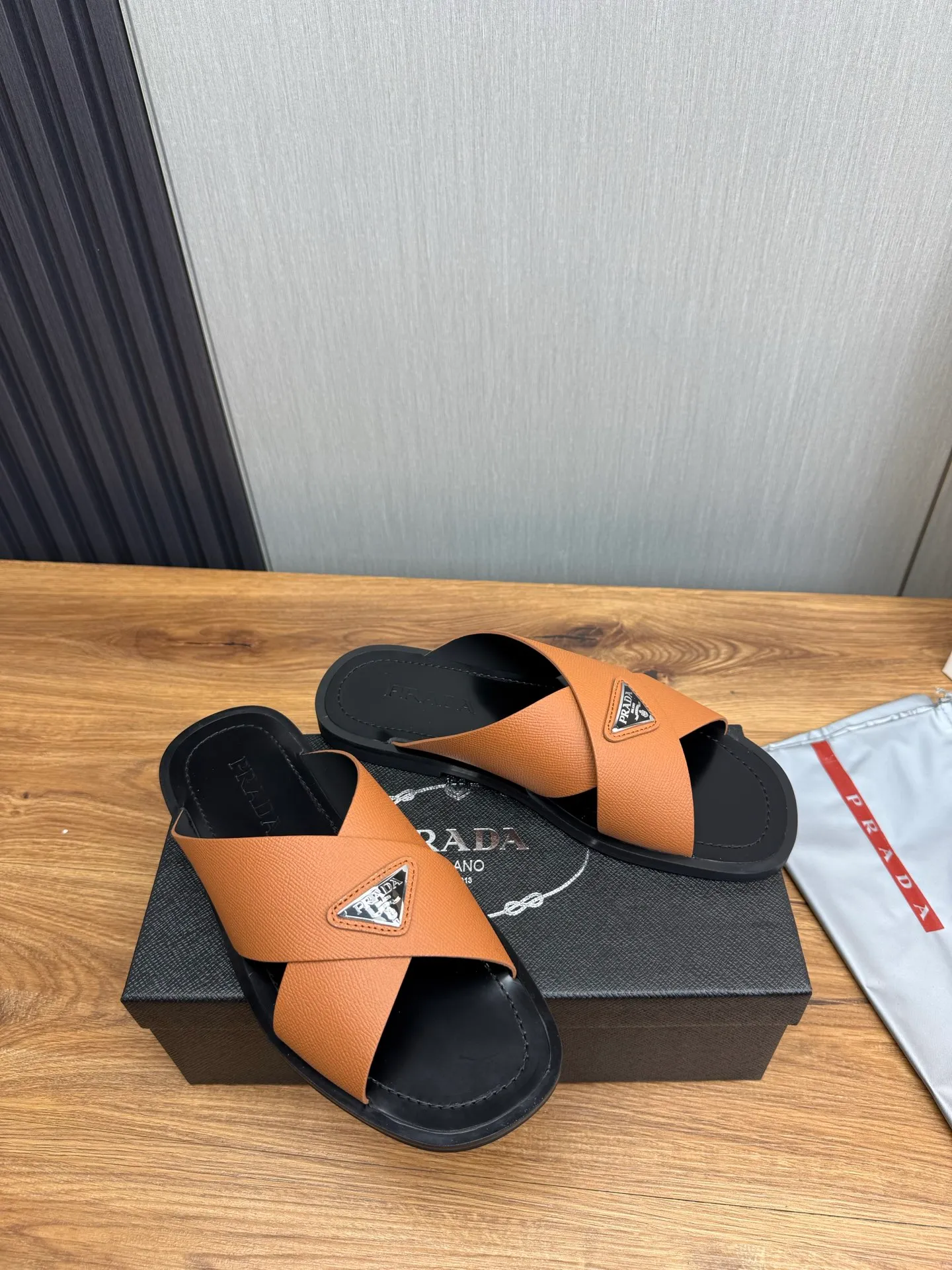 Factory price 340💰 ＰＲＡＤＡPrada - popular men's slippers hot sale 🔥 🩴Official website one to one production 38-45 sizes 45 46 🉑️Customized!